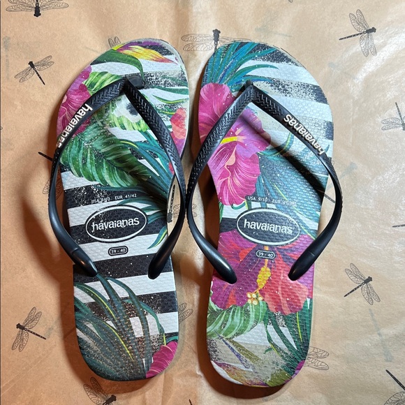 Havaianas Tropical and Neutral Flip Flops Collection - Picture 7 of 8